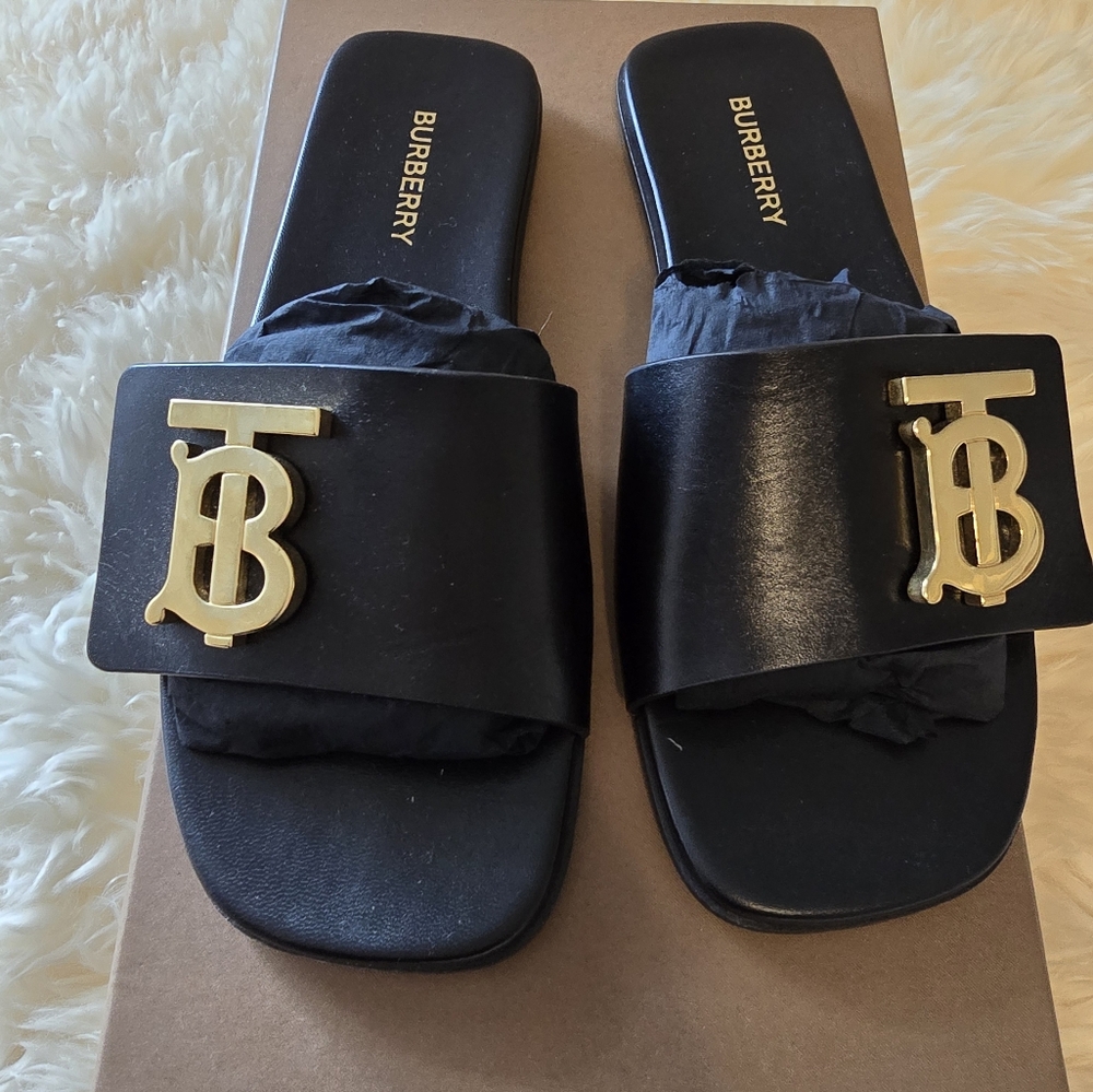 Burberry Slides - Picture 4 of 9